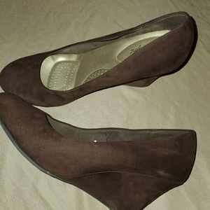 Brown platform clogs